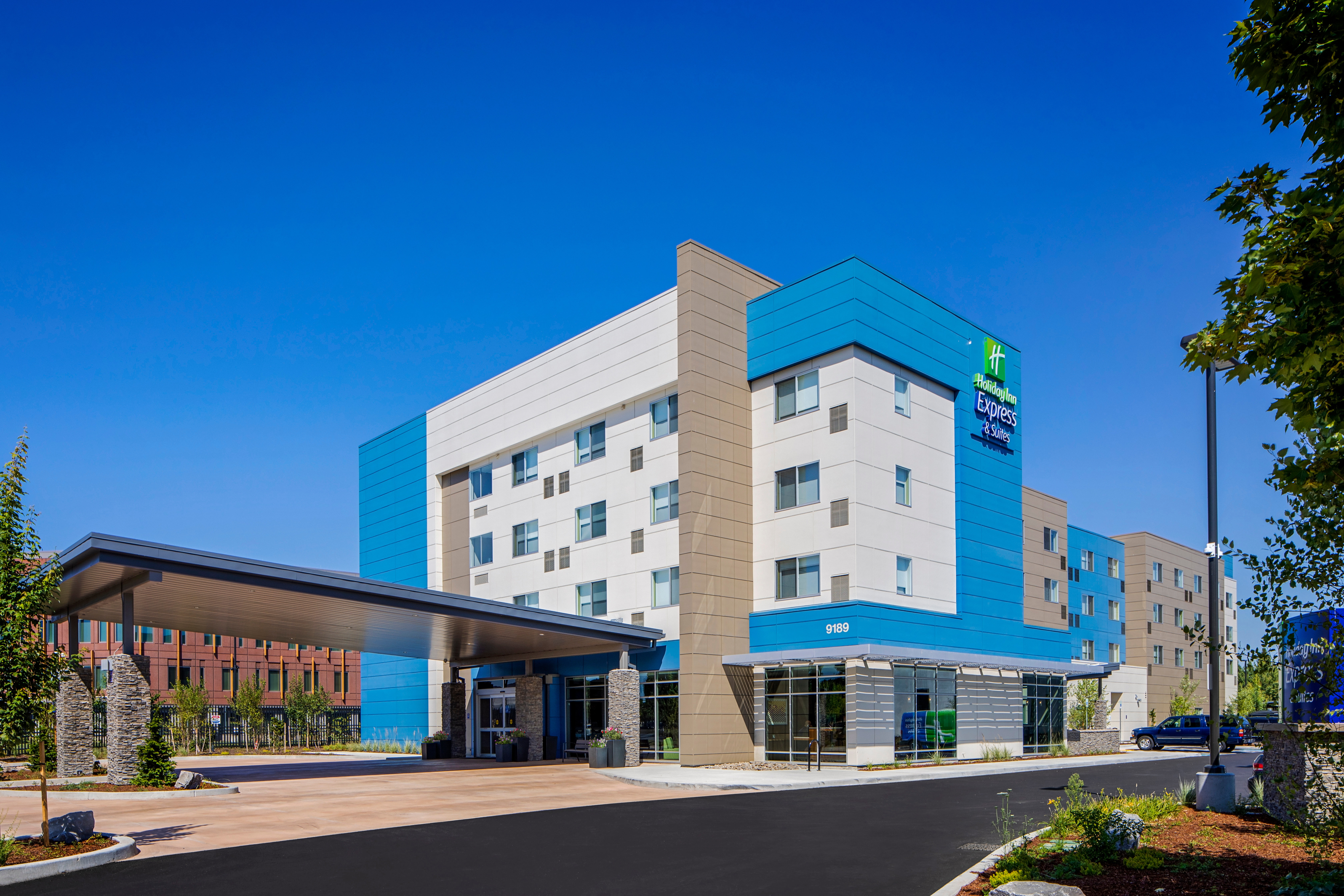 holiday inn exp and sts portland airport cascade st