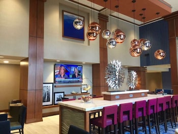 Hampton Inn & Suites Newburgh Stewart Airport,New Windsor>>Garrison,3 star