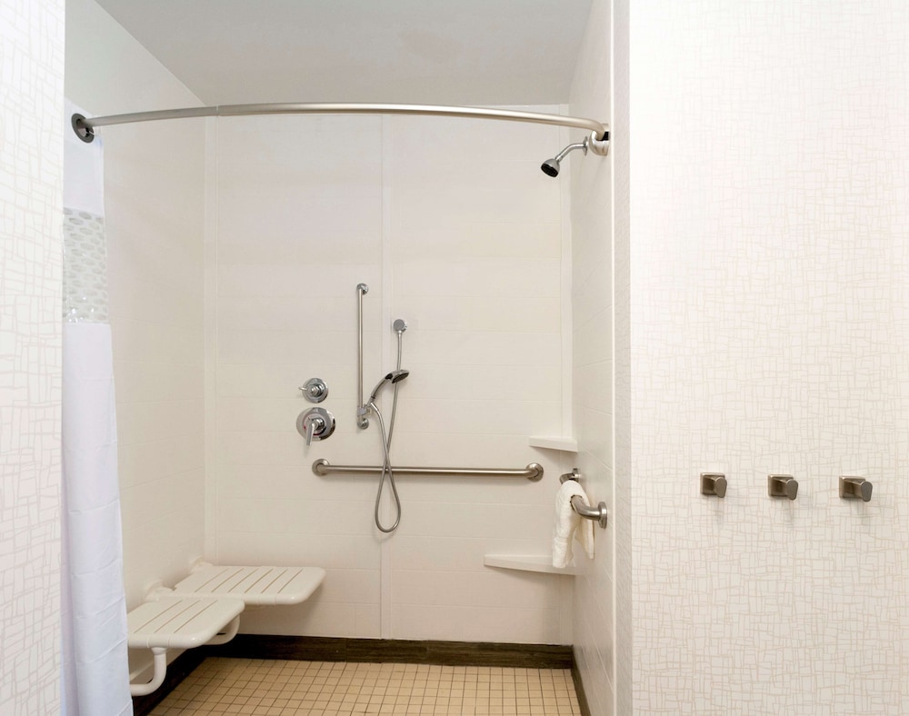 hampton inn and suites duluth north mall area