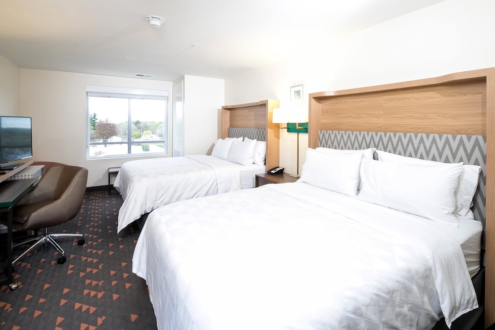 holiday inn hotel and suites mount pleasant
