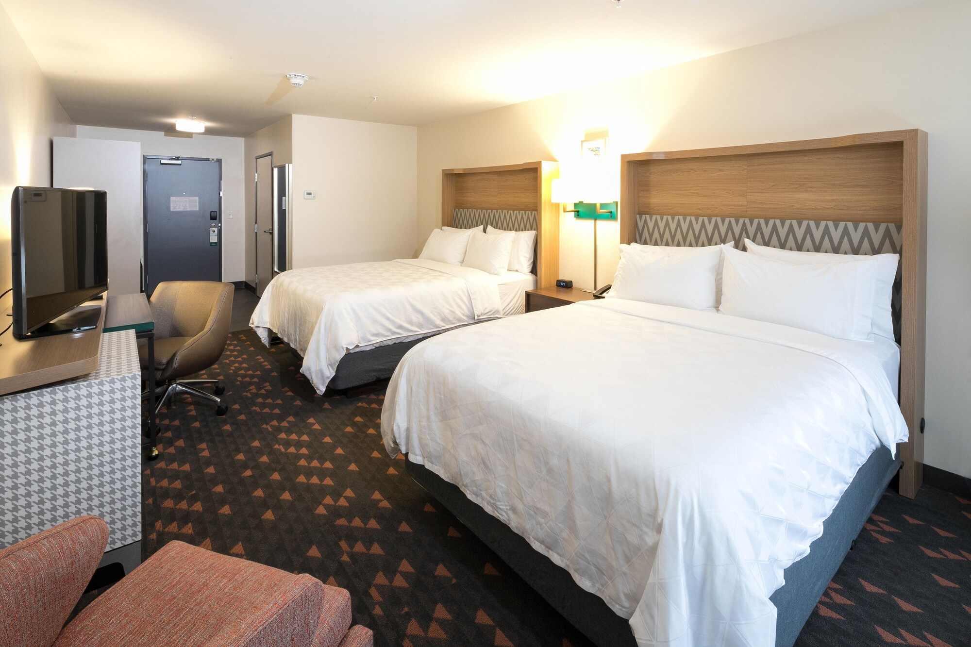 holiday inn hotel and suites mount pleasant