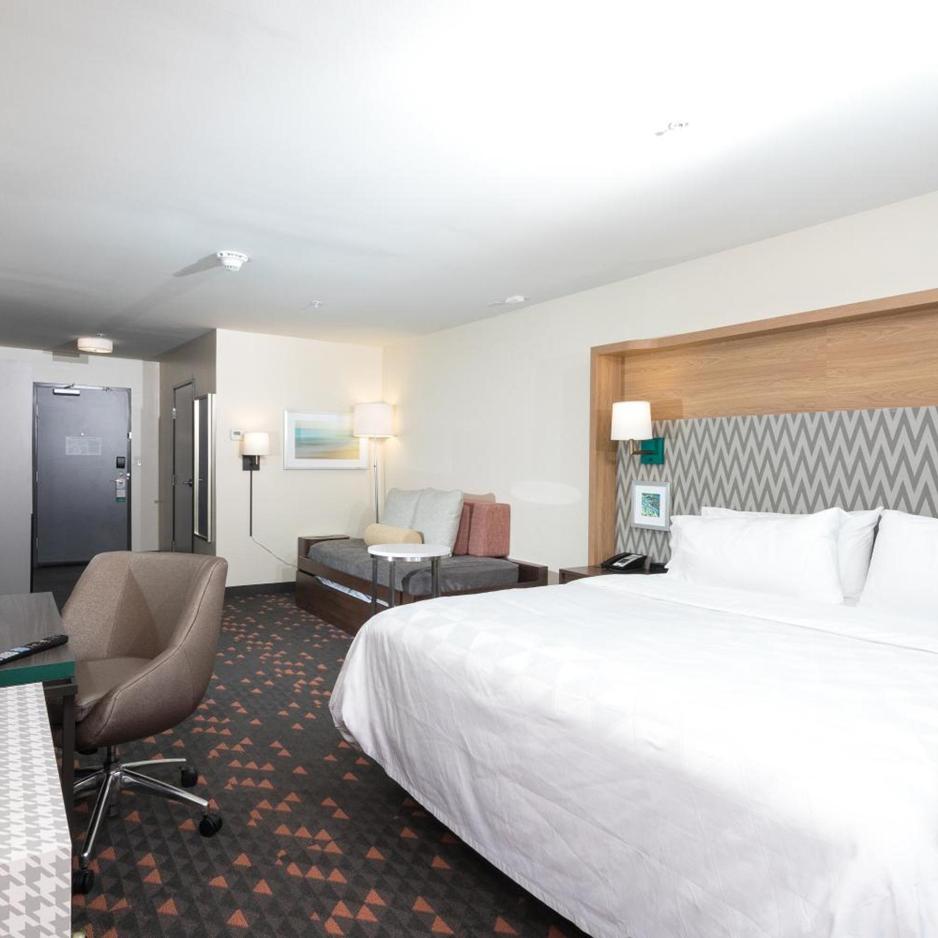 holiday inn hotel and suites mount pleasant