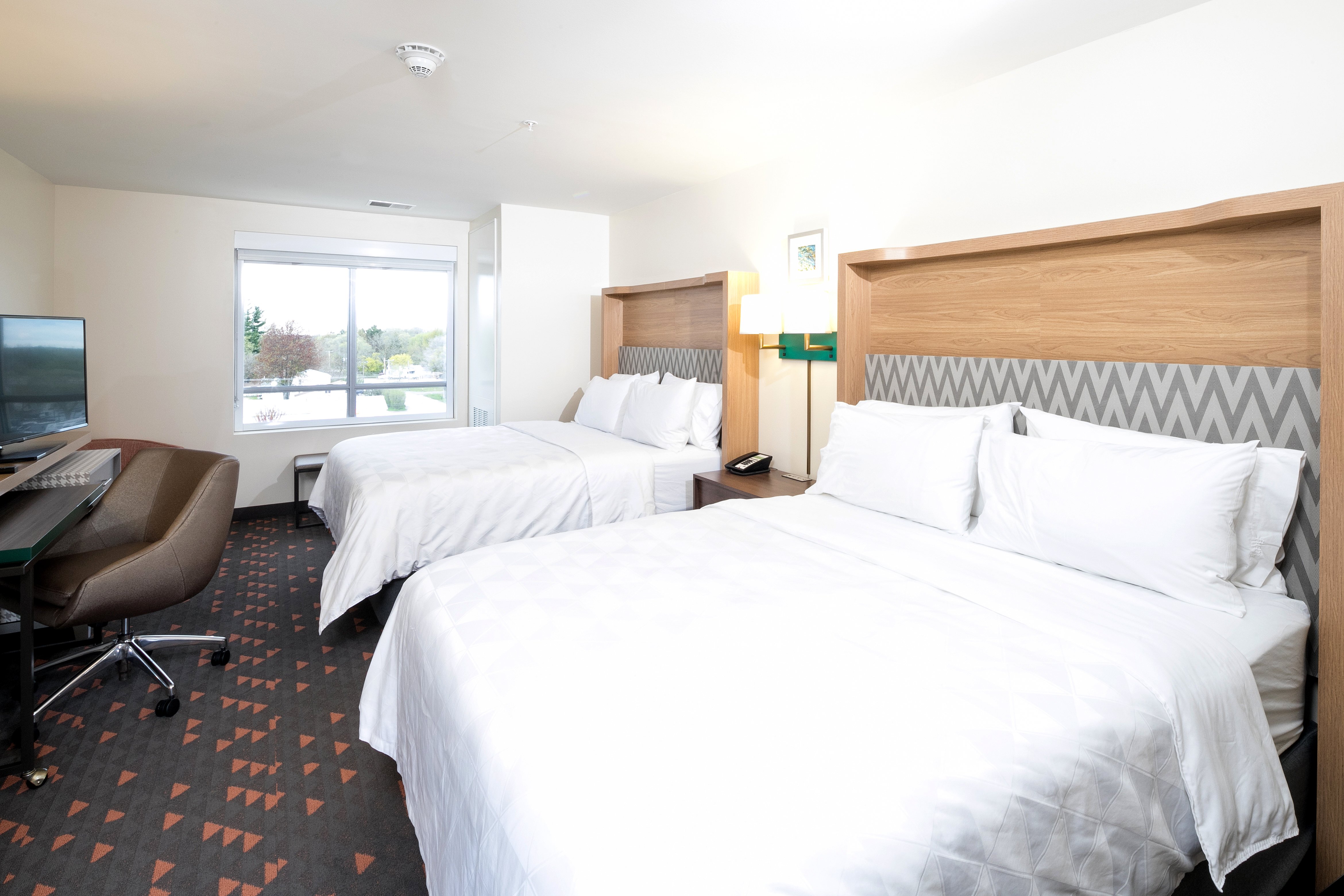 holiday inn hotel and suites mount pleasant