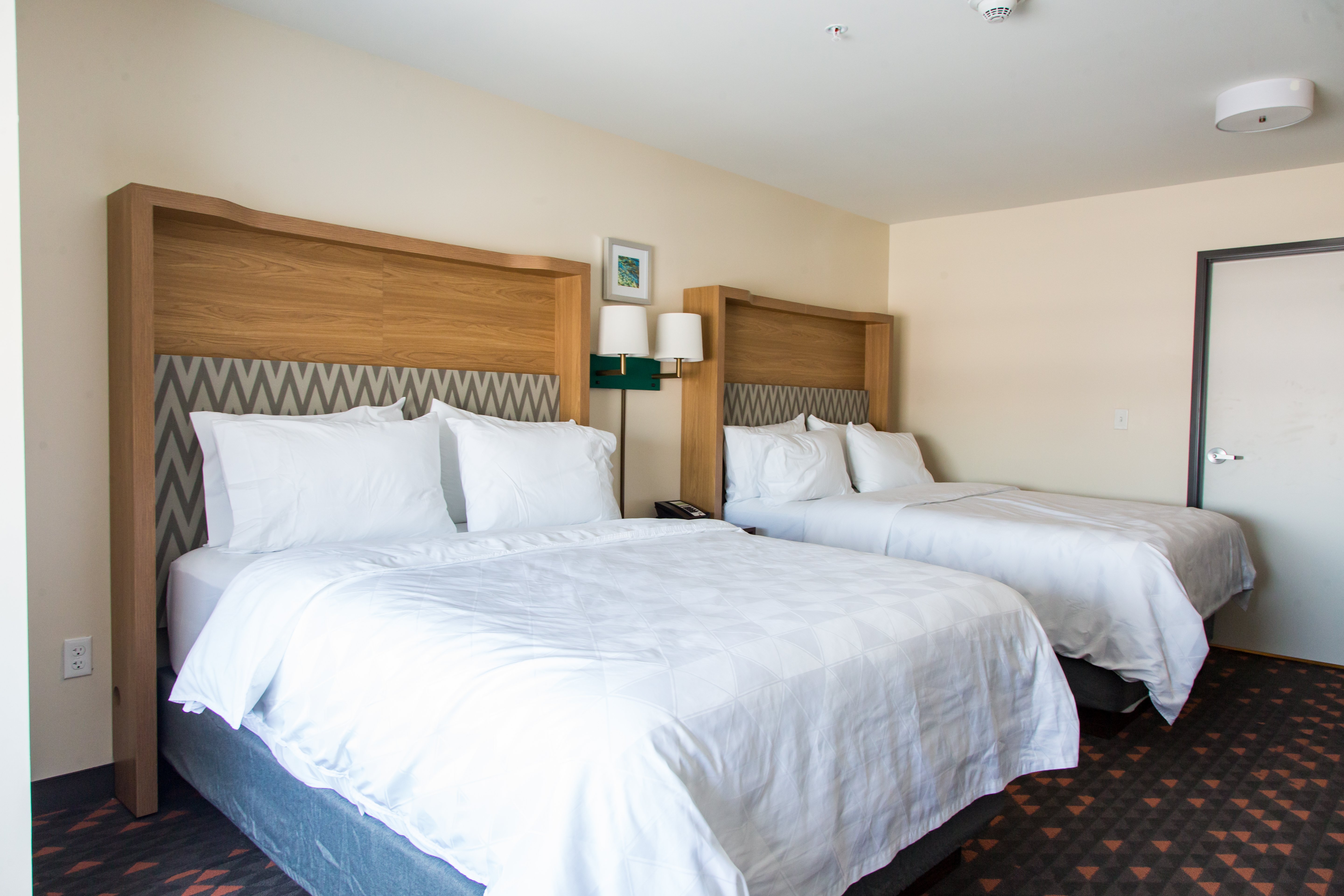 holiday inn hotel and suites mount pleasant