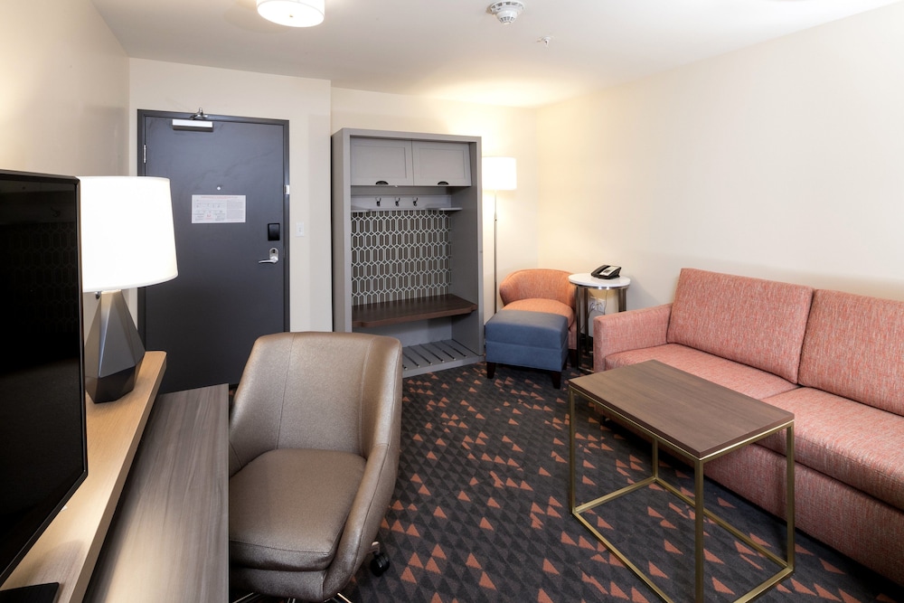 holiday inn hotel and suites mount pleasant