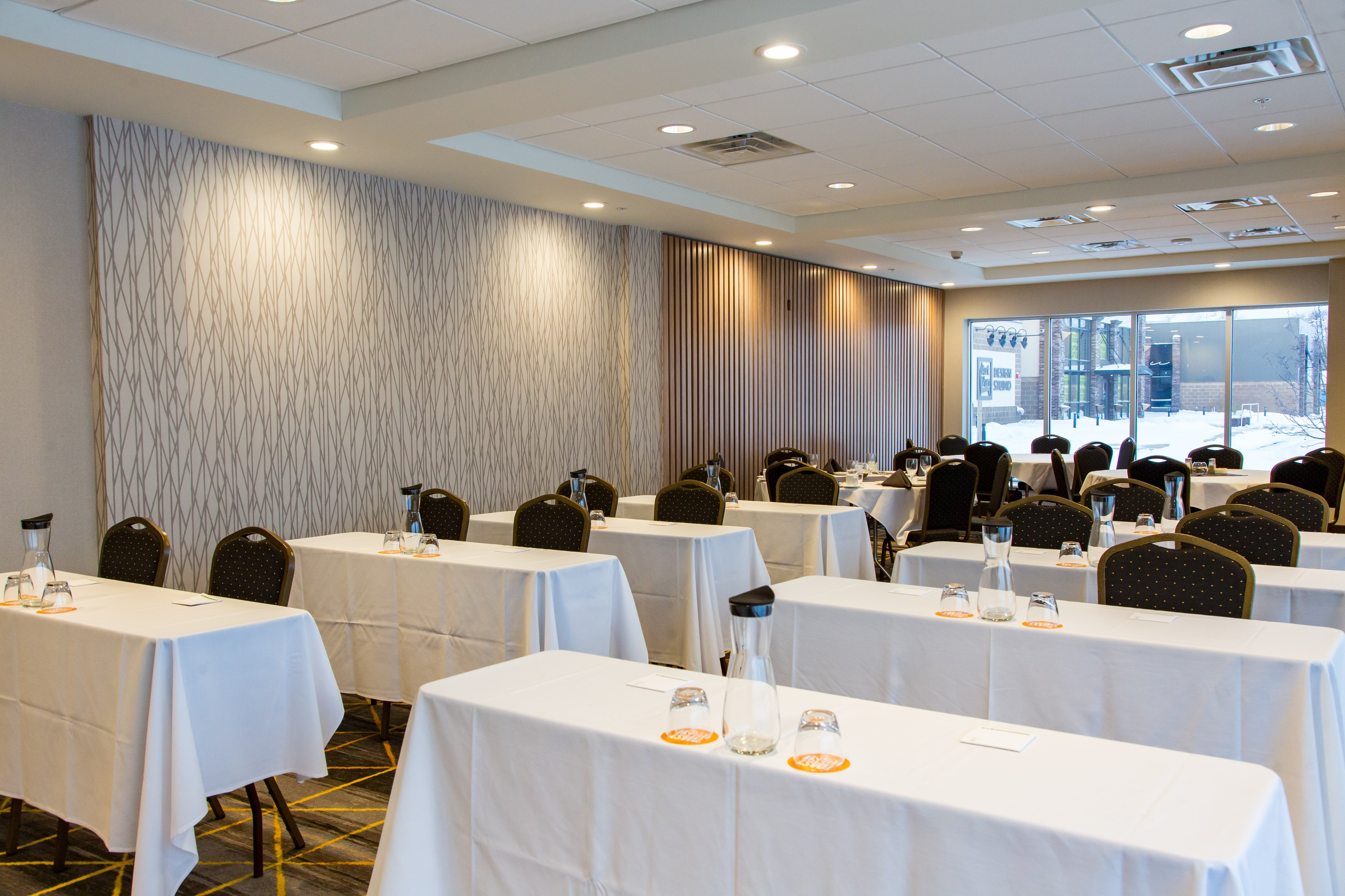 holiday inn hotel and suites mount pleasant