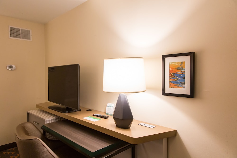 holiday inn hotel and suites mount pleasant