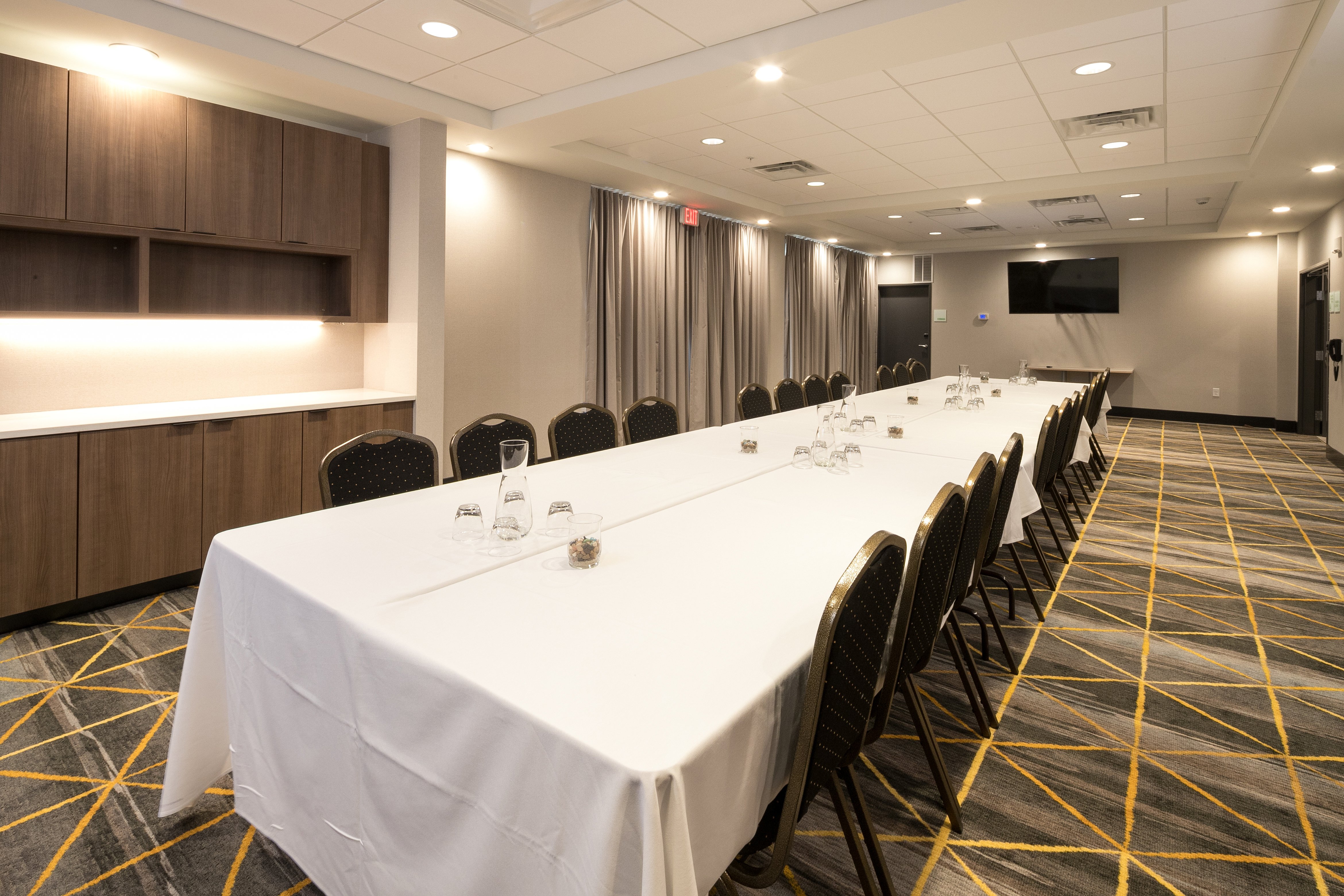 holiday inn hotel and suites mount pleasant
