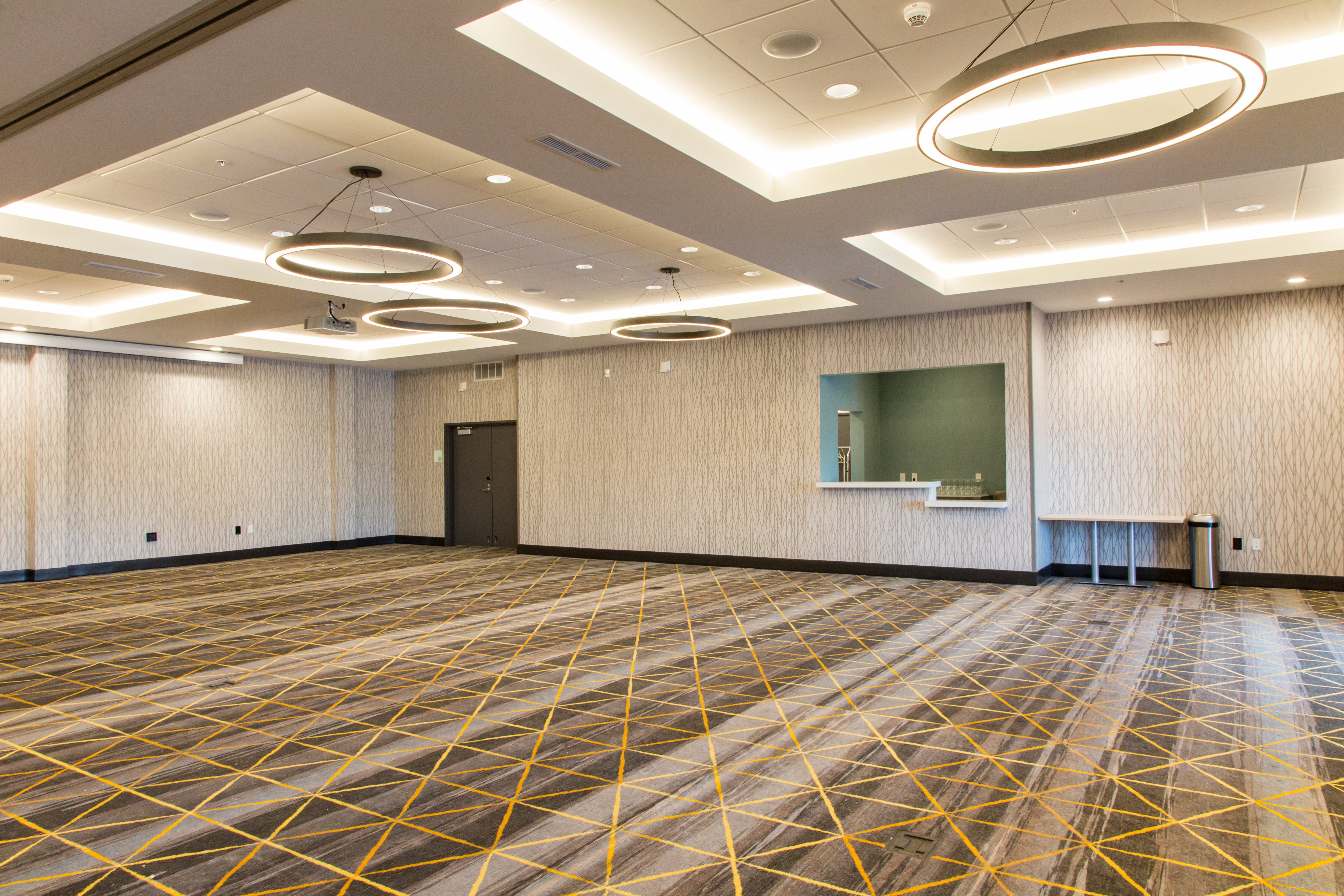 holiday inn hotel and suites mount pleasant