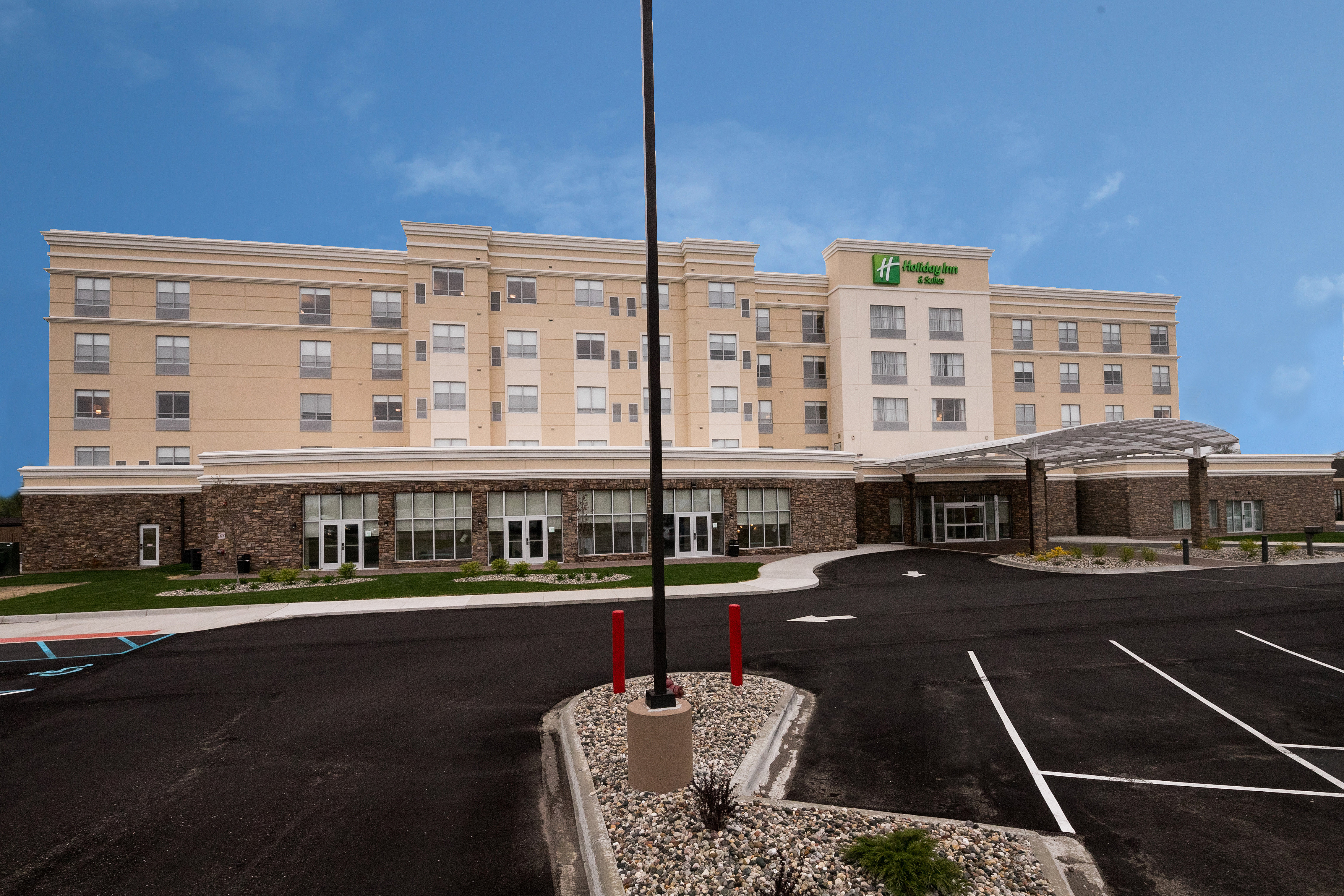 holiday inn hotel and suites mount pleasant