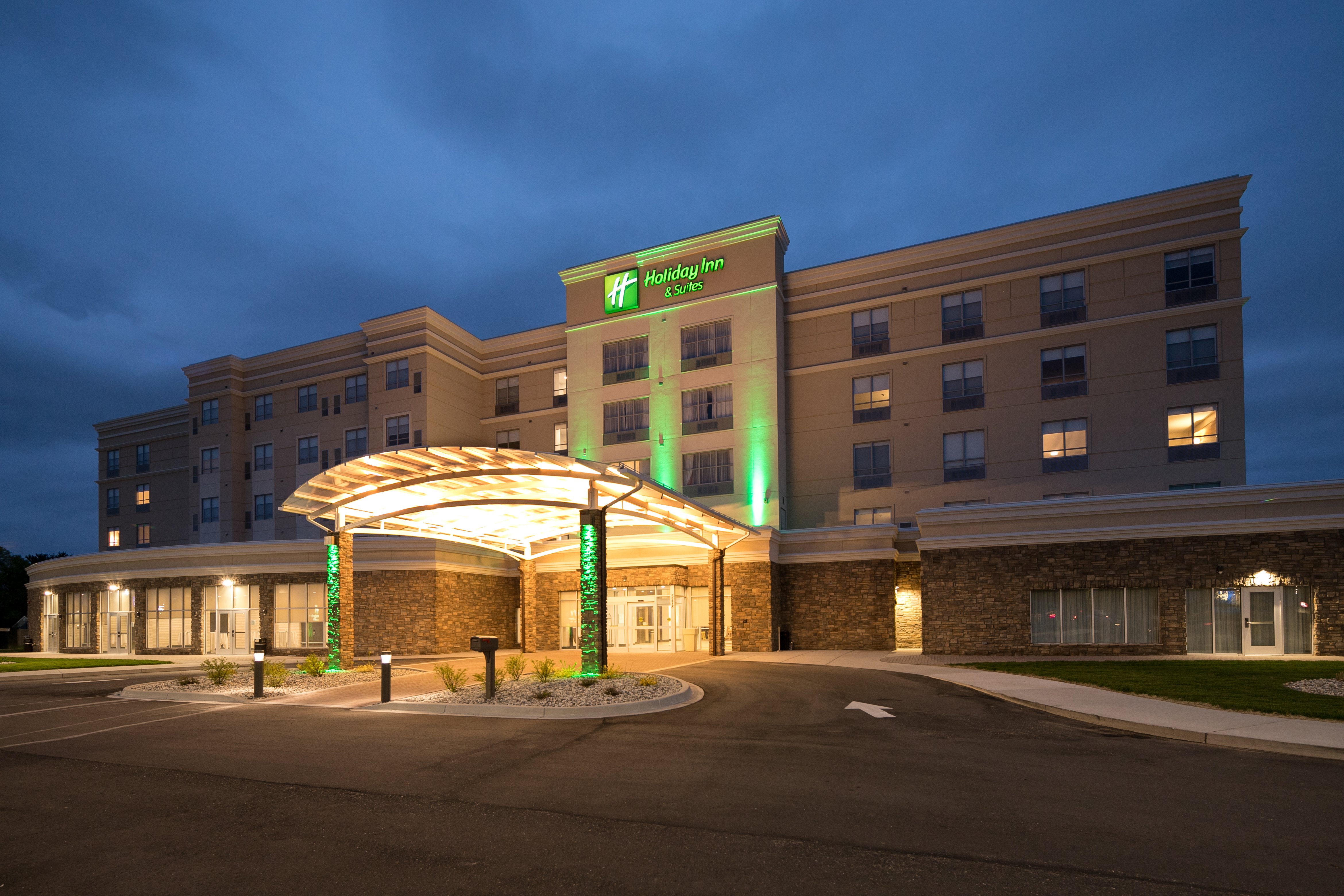 holiday inn hotel and suites mount pleasant
