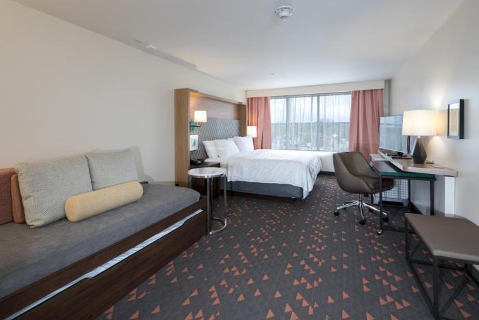 holiday inn hotel and suites mount pleasant