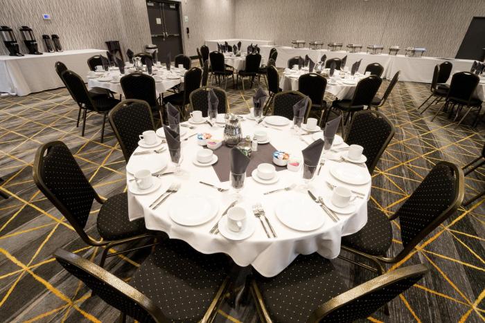 holiday inn hotel and suites mount pleasant