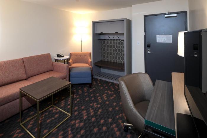 holiday inn hotel and suites mount pleasant