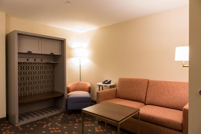 holiday inn hotel and suites mount pleasant