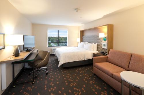 holiday inn hotel and suites mount pleasant