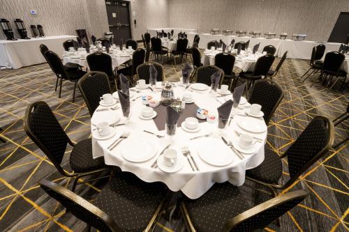 holiday inn hotel and suites mount pleasant