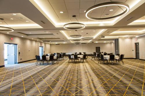 holiday inn hotel and suites mount pleasant
