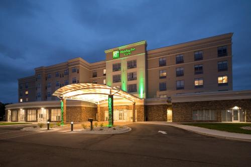 holiday inn hotel and suites mount pleasant
