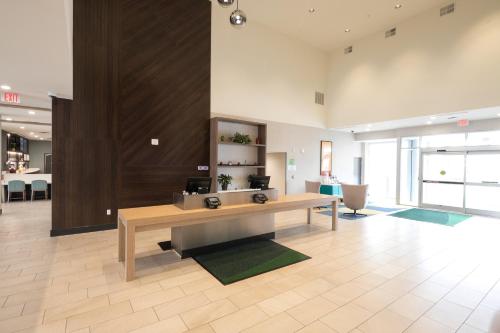 holiday inn hotel and suites mount pleasant