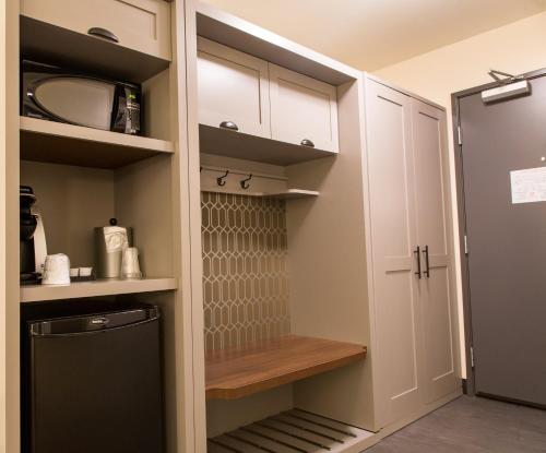 holiday inn hotel and suites mount pleasant