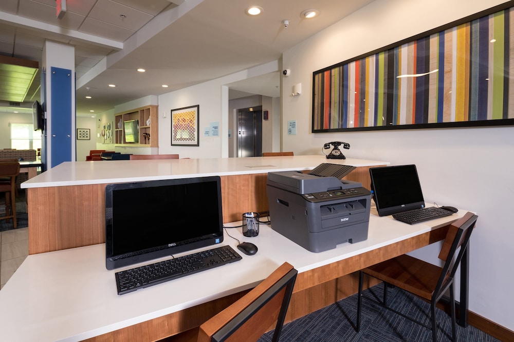 holiday inn express and suites portage by ihg