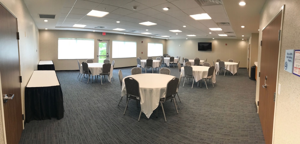 holiday inn express and suites portage by ihg
