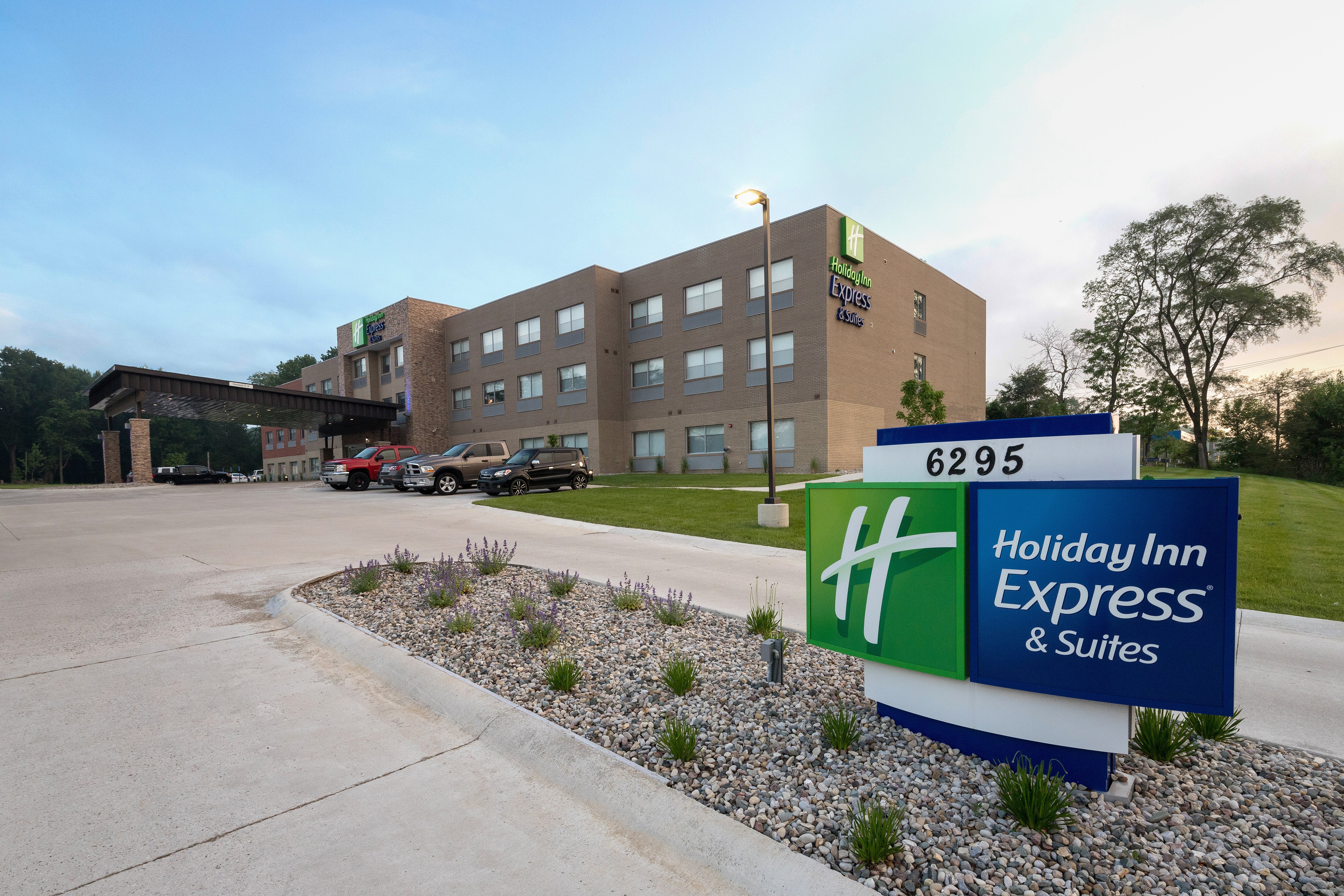 holiday inn express and suites portage by ihg
