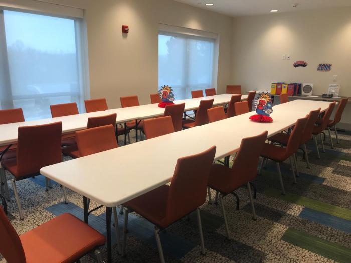 holiday inn express and suites elizabethtown north by ihg