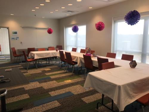 holiday inn express and suites elizabethtown north by ihg