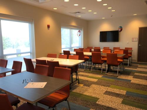 holiday inn express and suites elizabethtown north by ihg