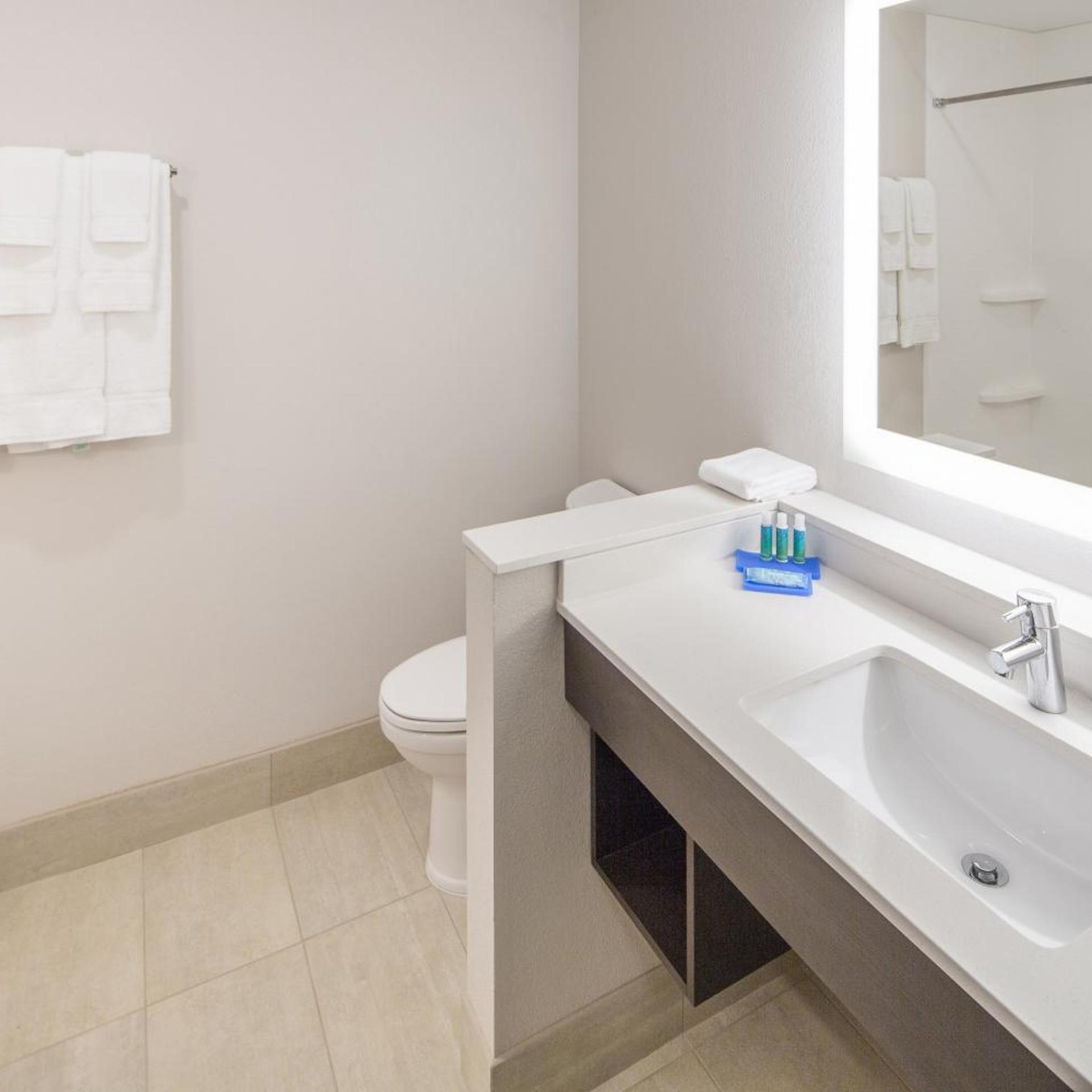 holiday inn exp and sts indianapolis nw zionsville