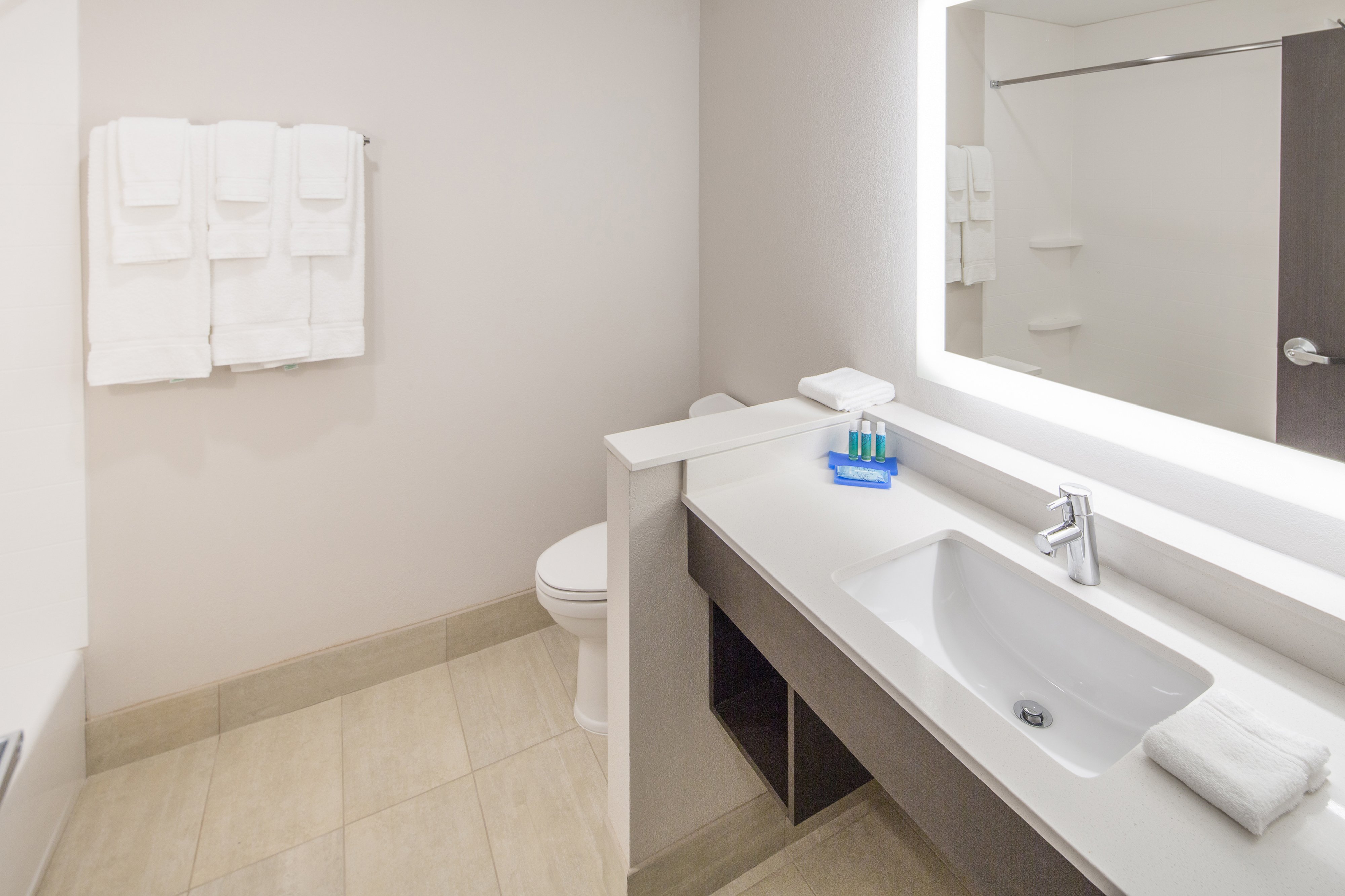 holiday inn exp and sts indianapolis nw zionsville