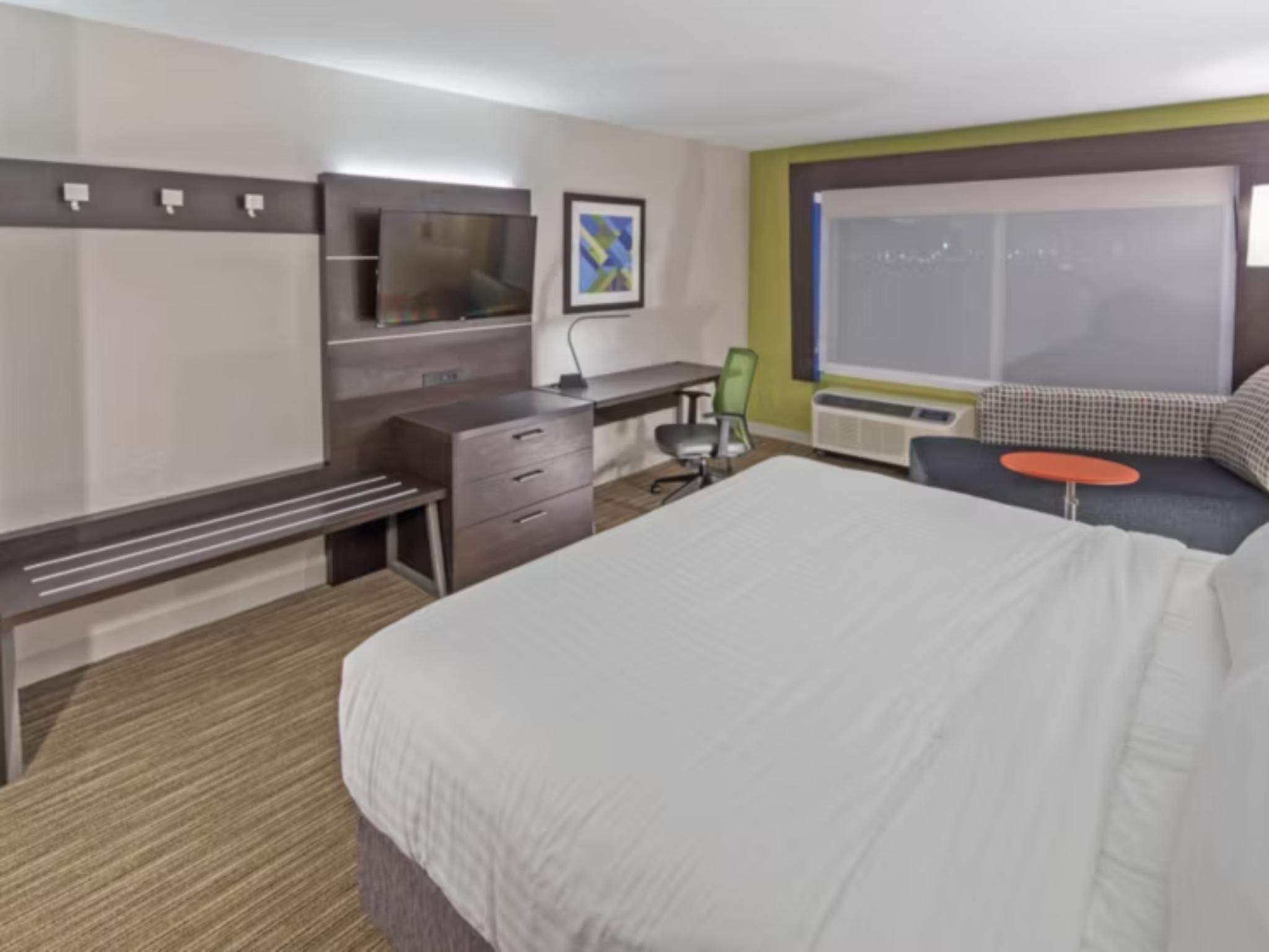 holiday inn exp and sts indianapolis nw zionsville
