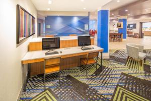 holiday inn exp and sts indianapolis nw zionsville