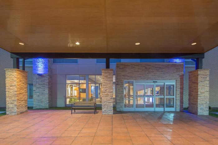 holiday inn exp and sts indianapolis nw zionsville