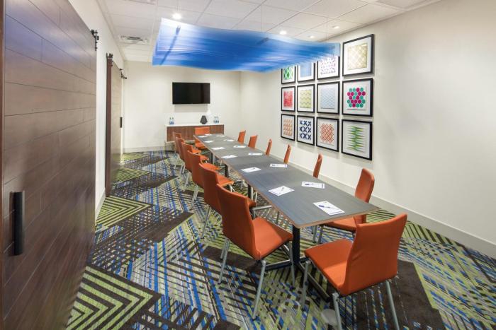 holiday inn exp and sts indianapolis nw zionsville