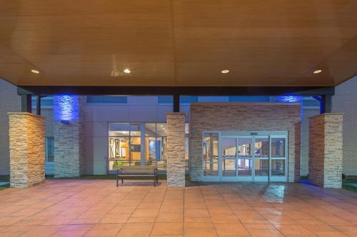 holiday inn exp and sts indianapolis nw zionsville