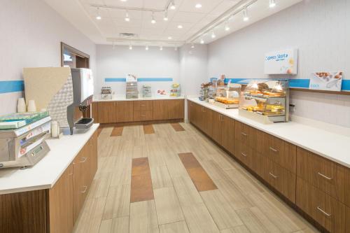 holiday inn exp and sts indianapolis nw zionsville