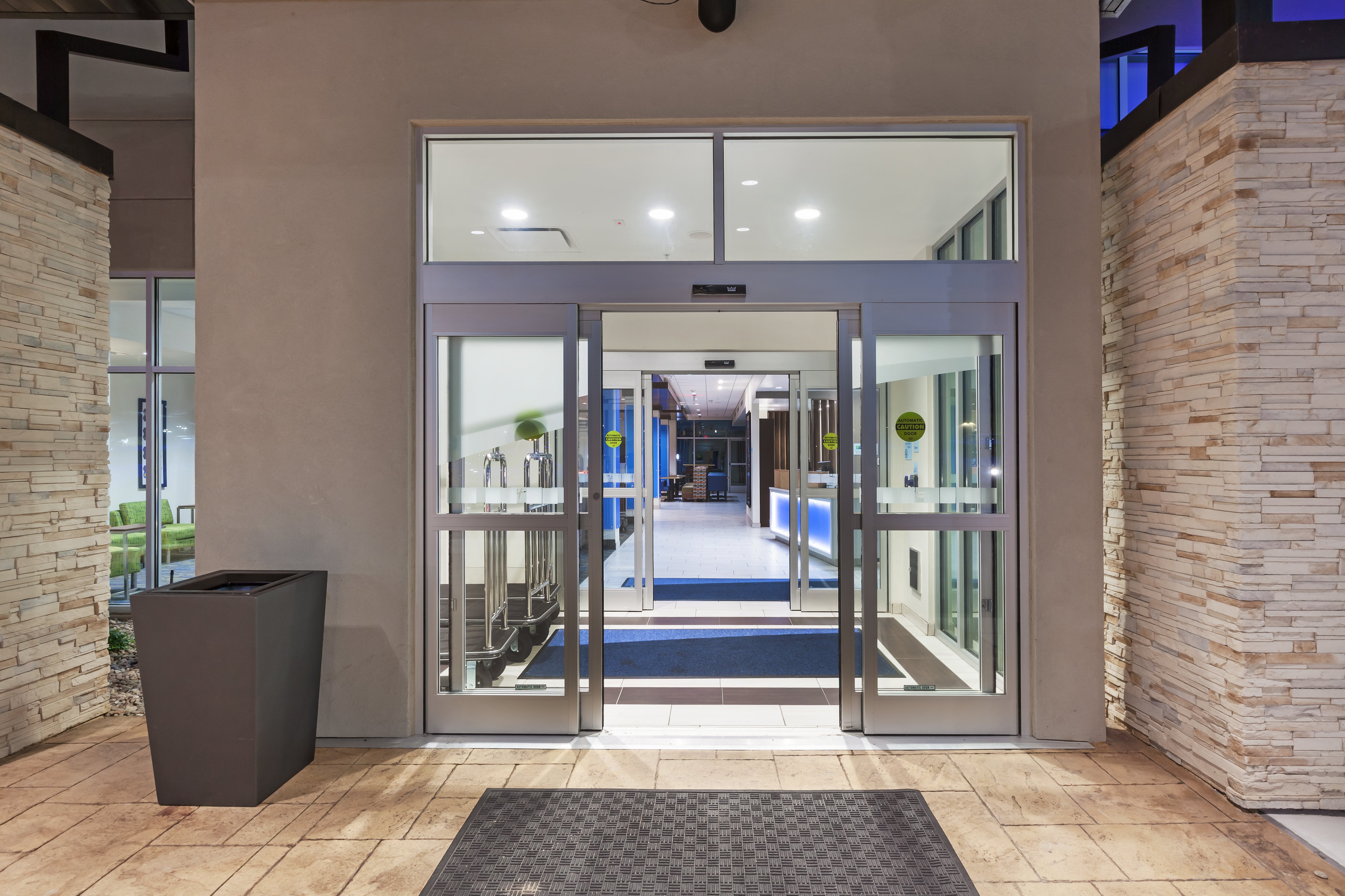 holiday inn express and suites tulsa south woodland hills
