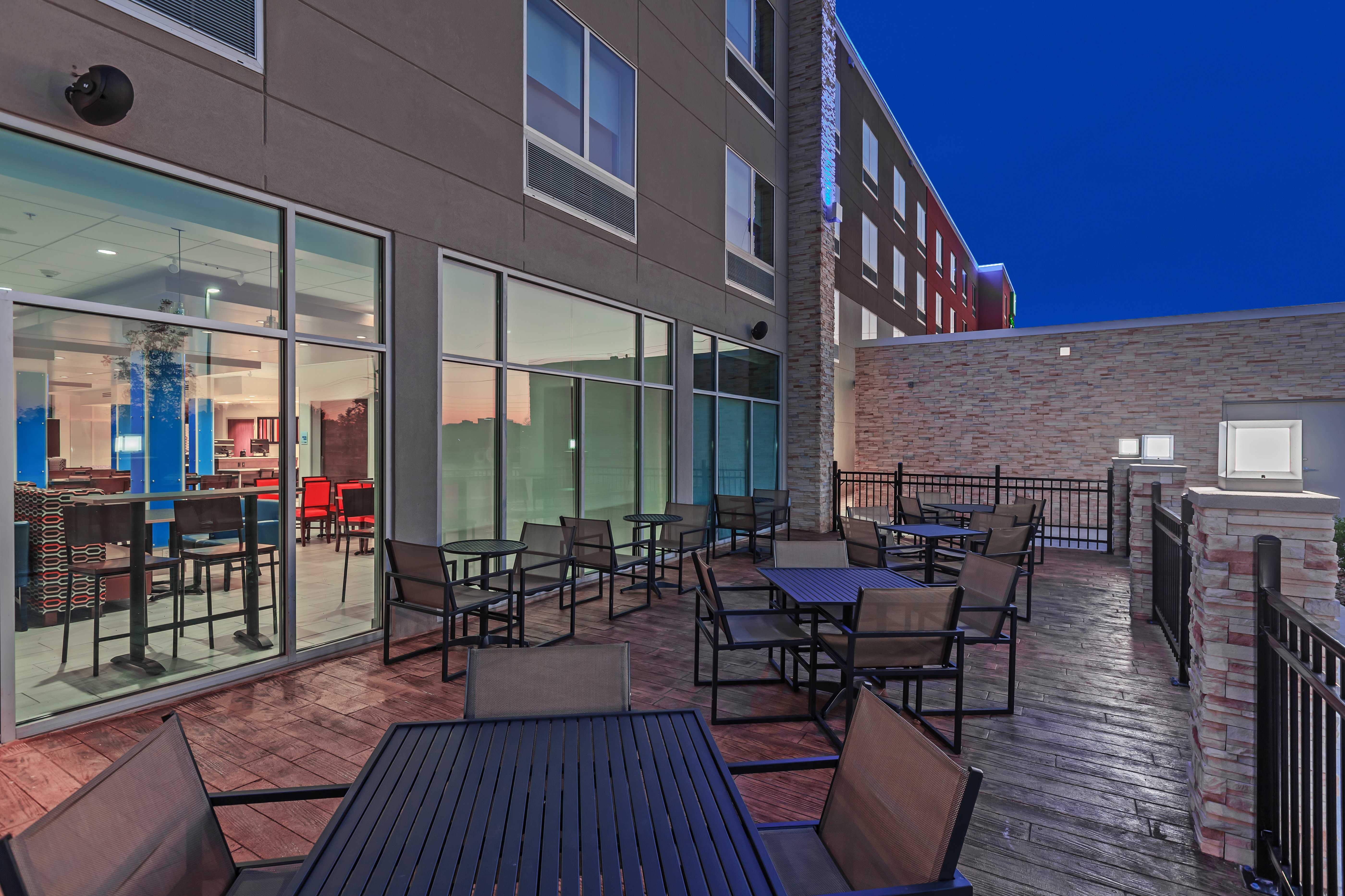 holiday inn express and suites tulsa south woodland hills