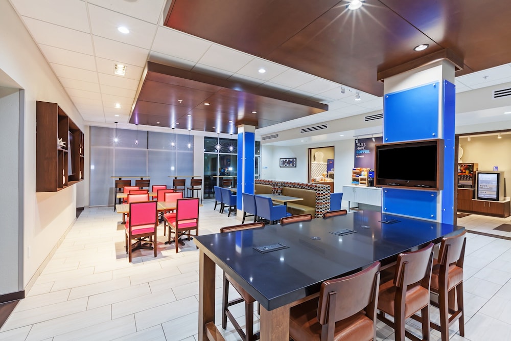 holiday inn express and suites tulsa south woodland hills