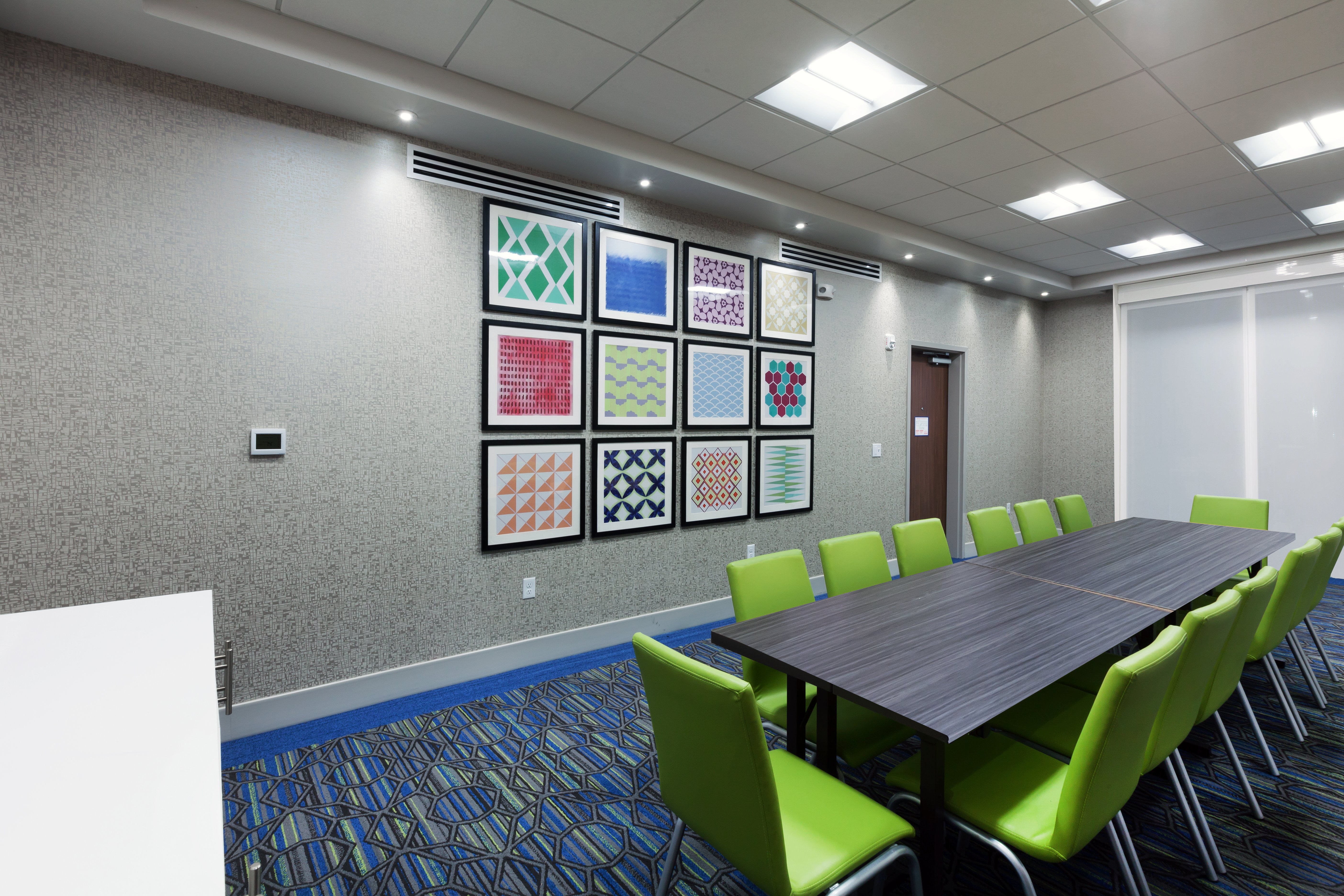 holiday inn express and suites tulsa south woodland hills