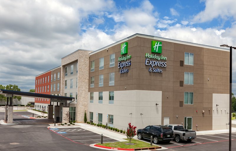 holiday inn express and suites tulsa south woodland hills
