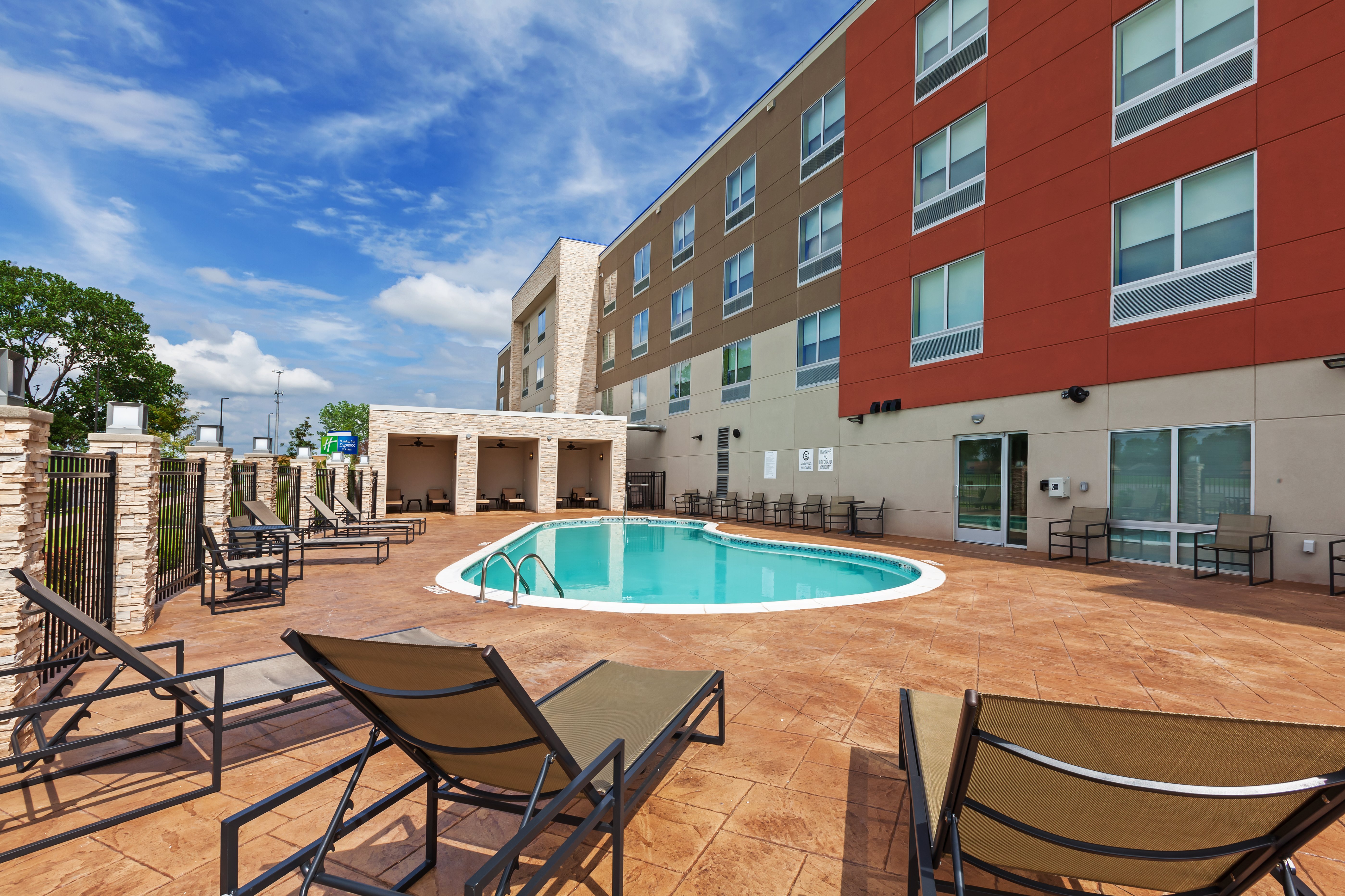 holiday inn express and suites tulsa south woodland hills