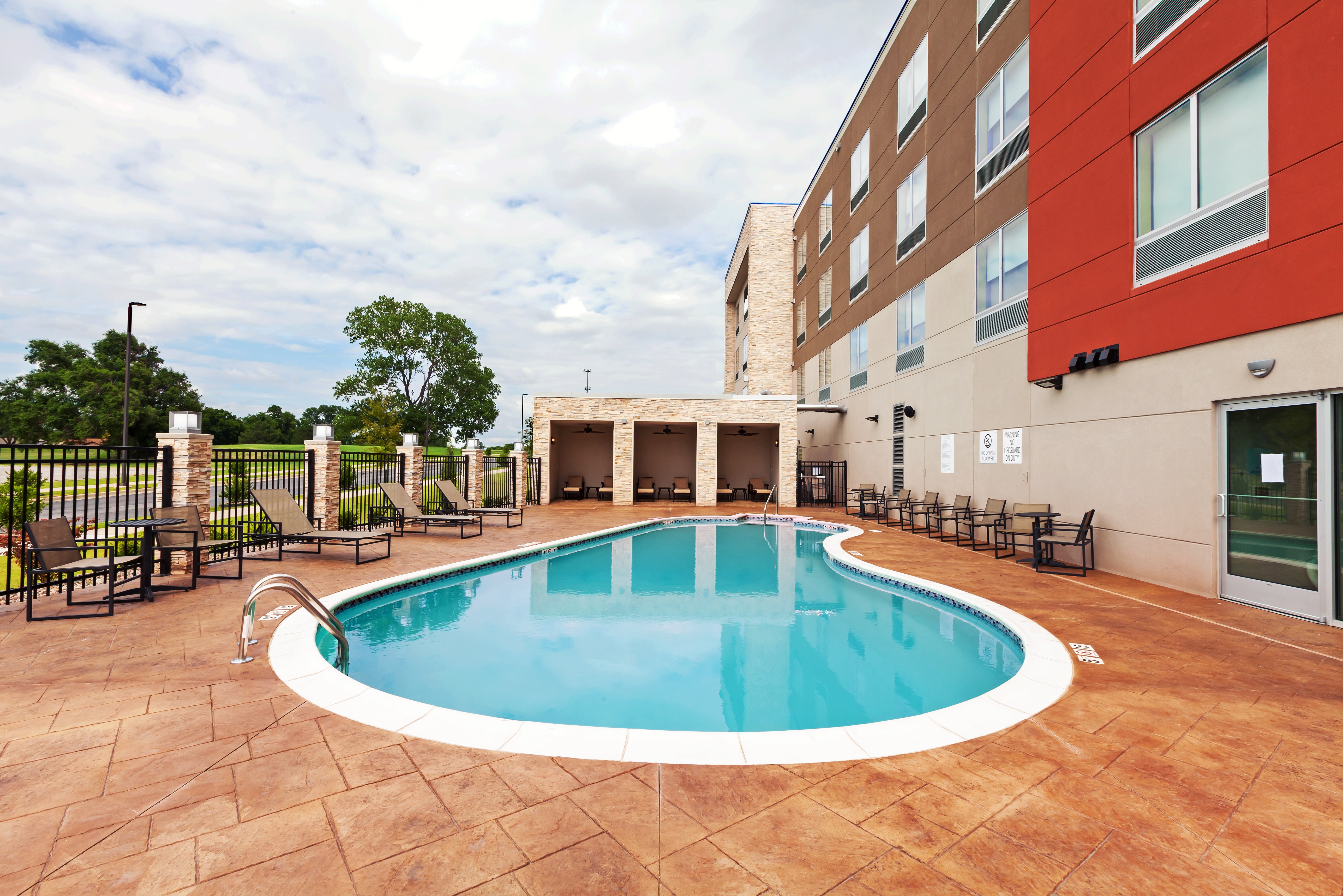 holiday inn express and suites tulsa south woodland hills