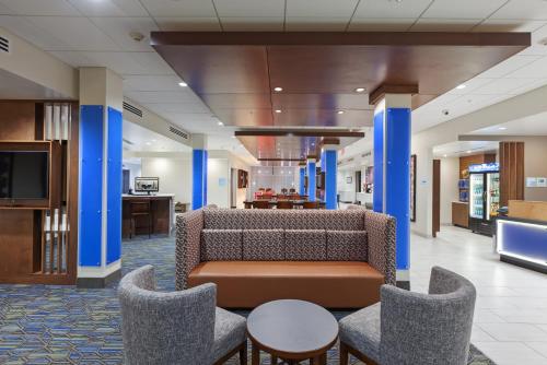holiday inn express and suites tulsa south woodland hills
