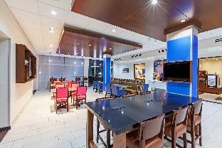 holiday inn express and suites tulsa south woodland hills