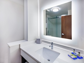 Holiday Inn Express & Suites Tulsa South - Woodland Hills,Oklahoma>>Tulsa,3 star