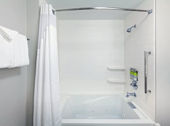 Holiday Inn Express & Suites Tulsa South - Woodland Hills,Oklahoma>>Tulsa,3 star